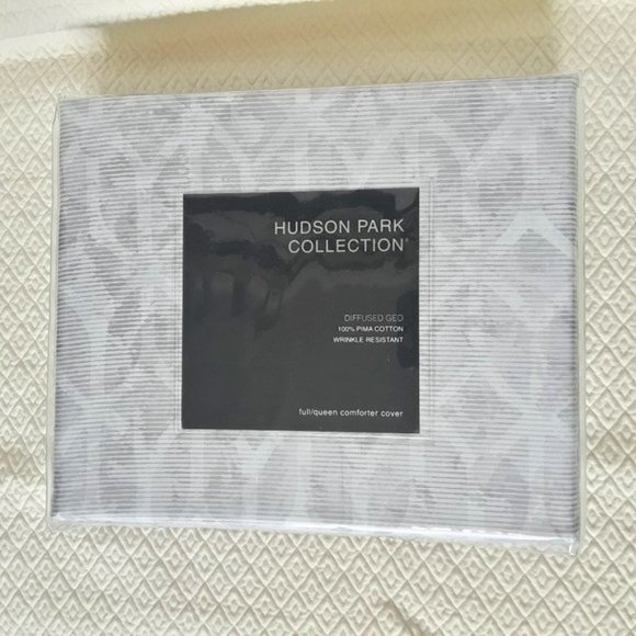 Hudson Park Diffused Geo Queen Bedding Set - 7 items. - Picture 5 of 12